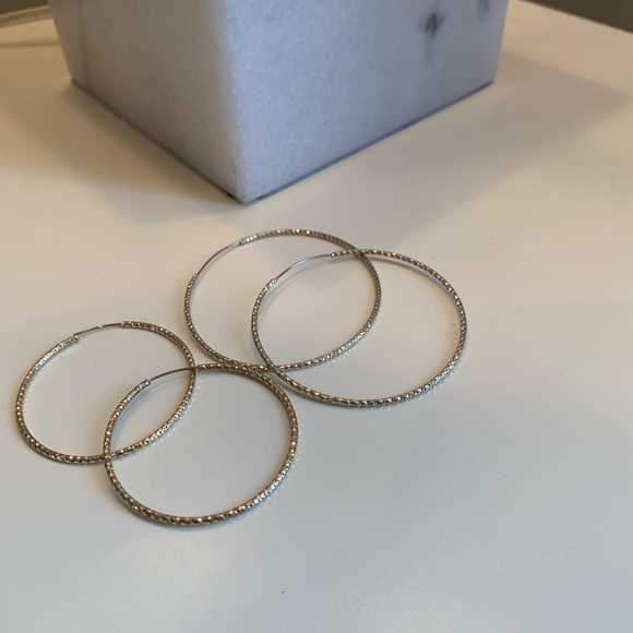 2 pair hoop earrings - Picture 2 of 2